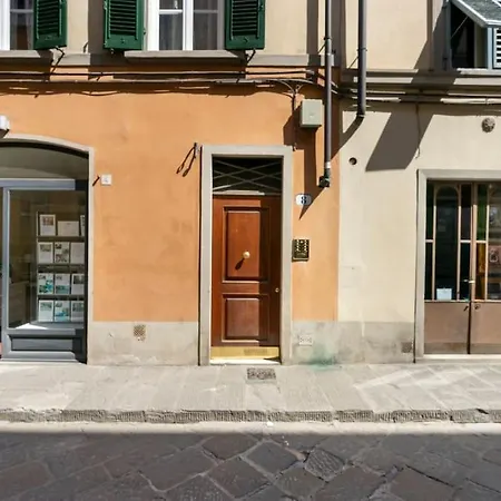 In San Niccolo / Historic Centre Apartment