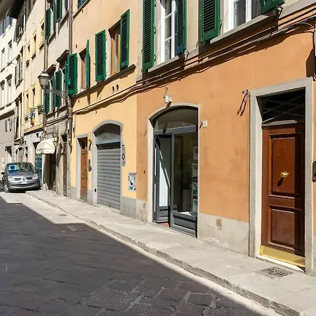 In San Niccolo / Historic Centre Apartment *